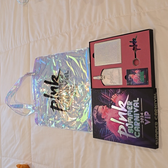 P!INK VIP BOX AND BAG 2024 - Picture 1 of 8